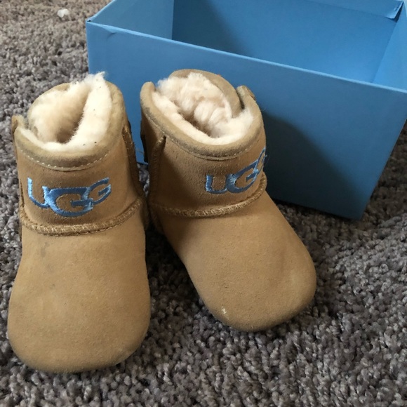 Infant uggs - Picture 2 of 2